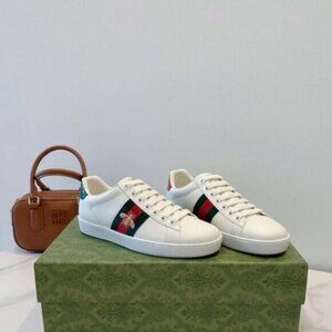 Guccis Ace Bee Embroidered White Leather Sneakers